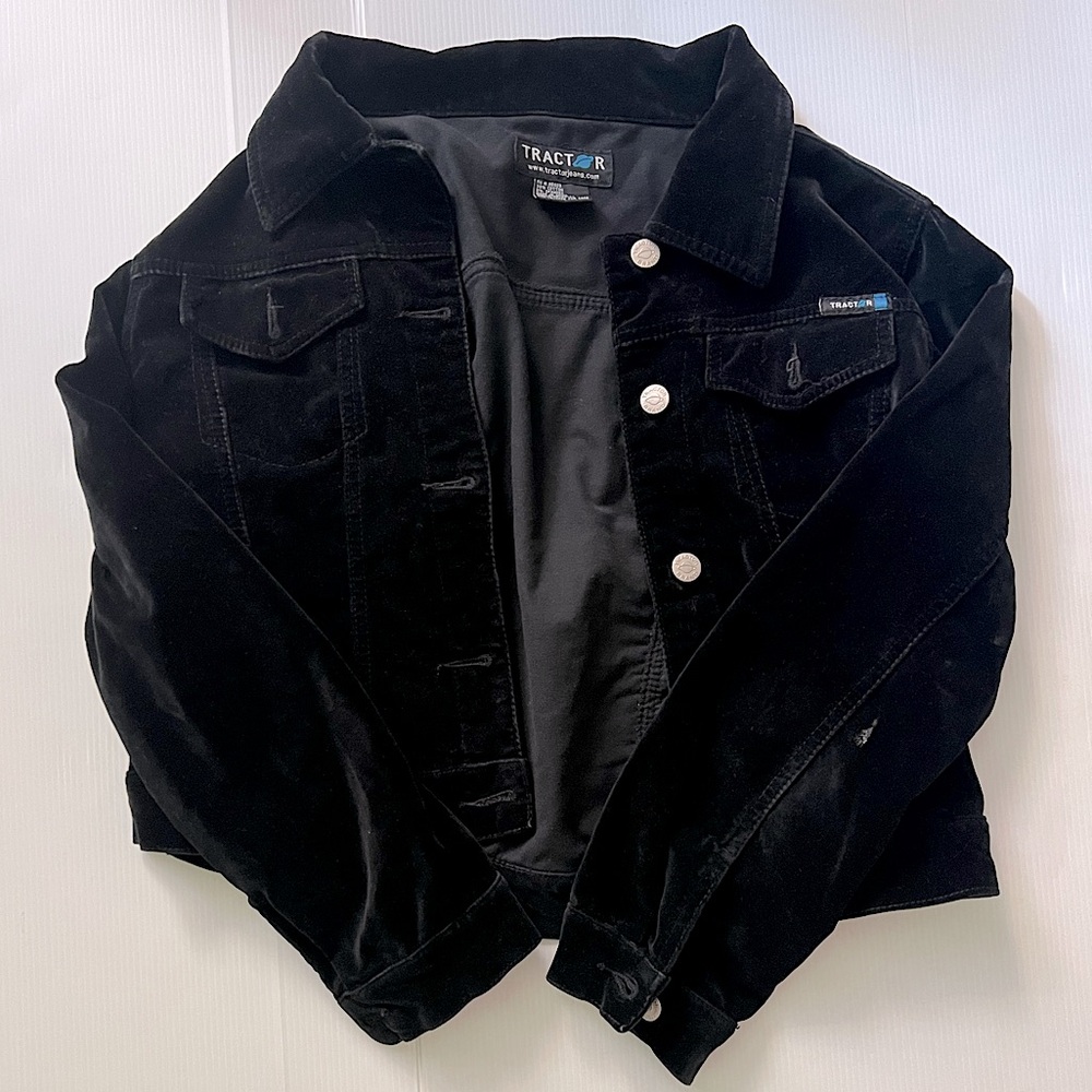This is a black tractor coat. It’s 38% cotton and 2% spandex. The size is large
